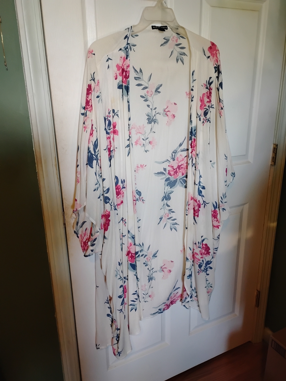 Moral Fiber White Floral Kimono Robe/ Cover-up with Pink and Blue Blooms